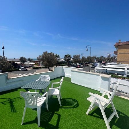 Villa Pisola Fiumicino Airport - Seafront Bagian luar foto