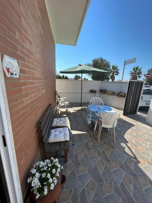 Villa Pisola Fiumicino Airport - Seafront Bagian luar foto