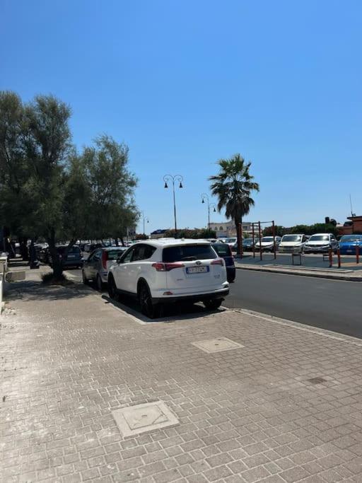 Villa Pisola Fiumicino Airport - Seafront Bagian luar foto