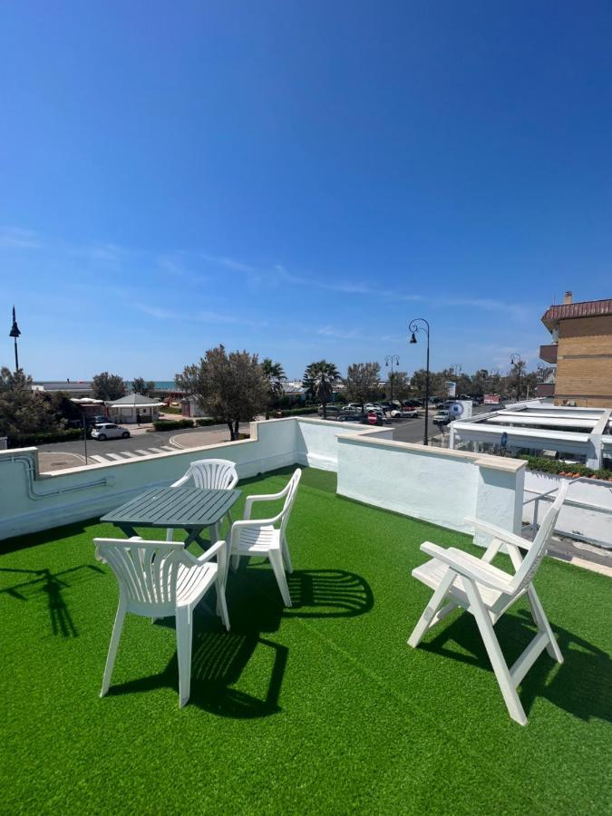 Villa Pisola Fiumicino Airport - Seafront Bagian luar foto