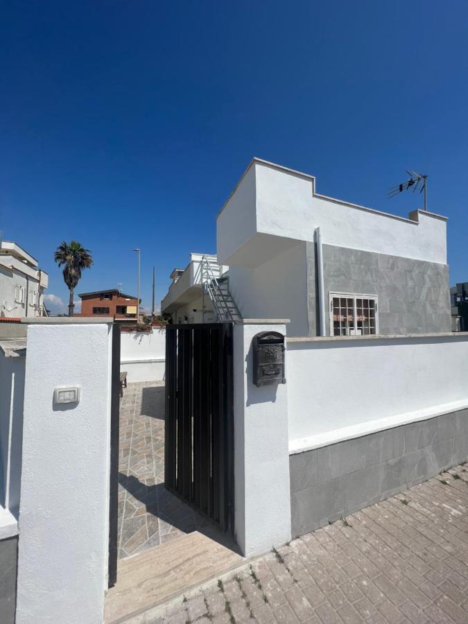 Villa Pisola Fiumicino Airport - Seafront Bagian luar foto